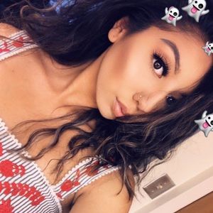 Meet your Posher, Monique